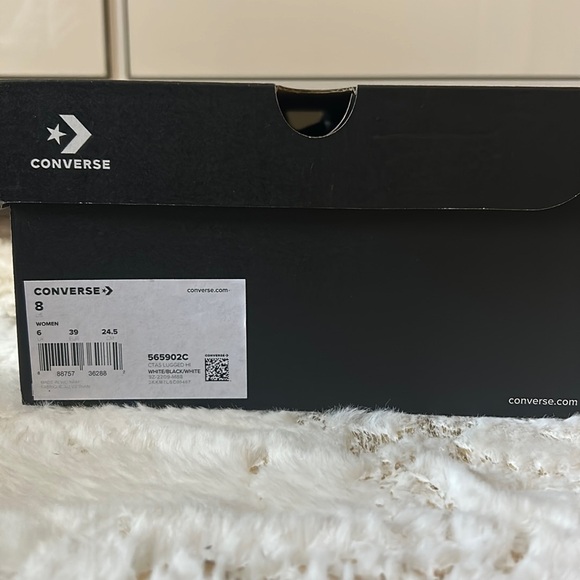 *BRAND NEW* Converse White CTAS LUGGED HI Sneaker - Picture 3 of 4